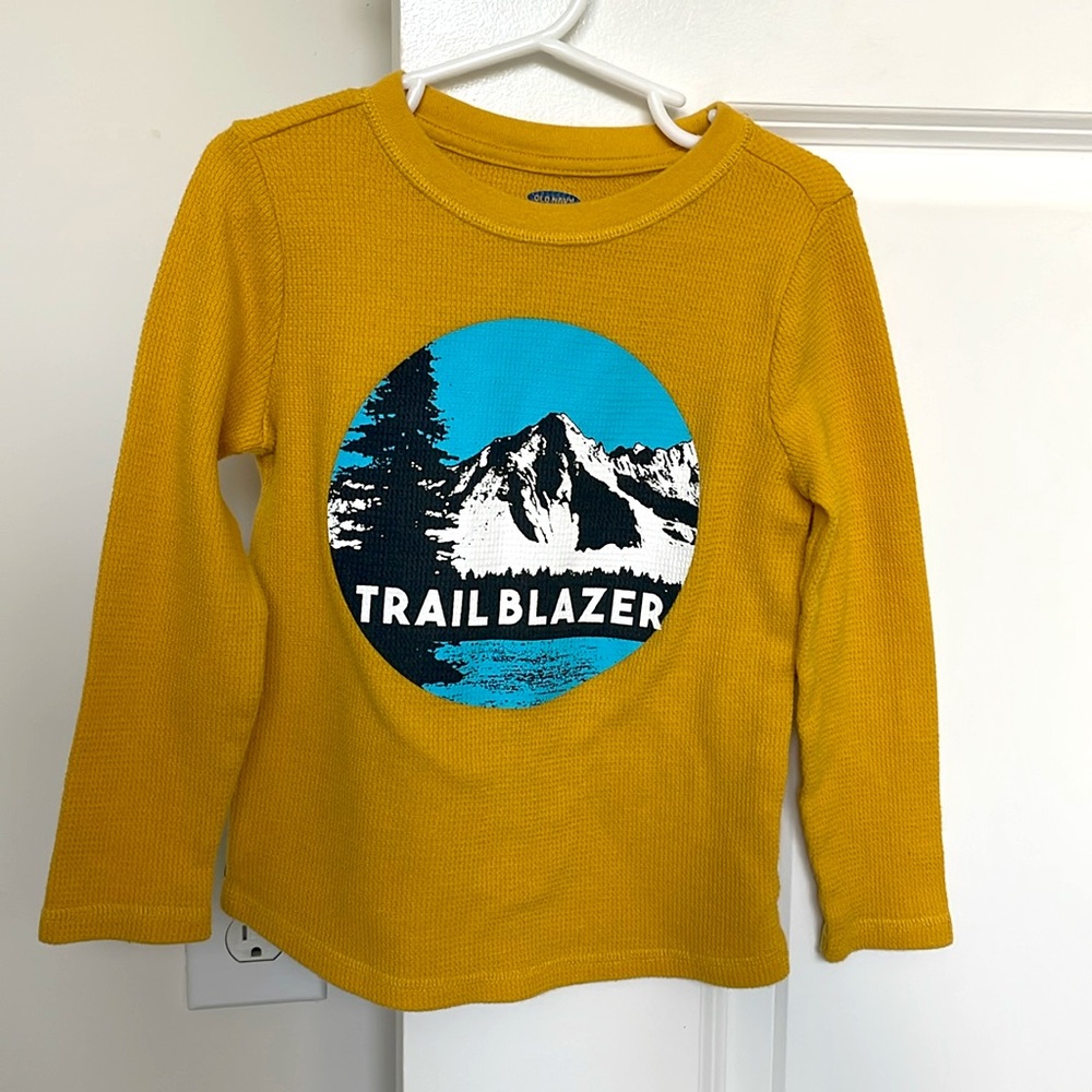 3/$10 Old Navy Boys Long Long Sleeve Tshirt 5T